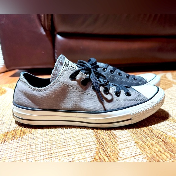 CONVERSE low top sneaker. Ombre black/grey 2-tone. Size W9/M7. - Picture 1 of 10